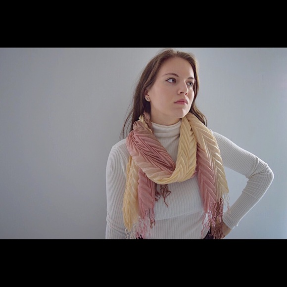 Beautiful ombré scarf - Picture 2 of 2